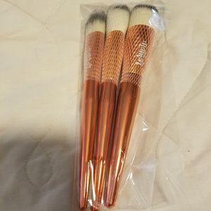 Makeup brushes